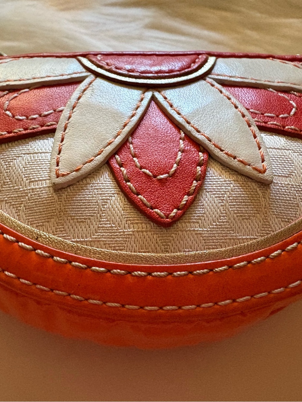 Y2K COACH VINTAGE HALF MOON LEATHER ORANGE FRUIT SLICE FLOWER WRISTLET KEYCHAIN - Picture 14 of 15